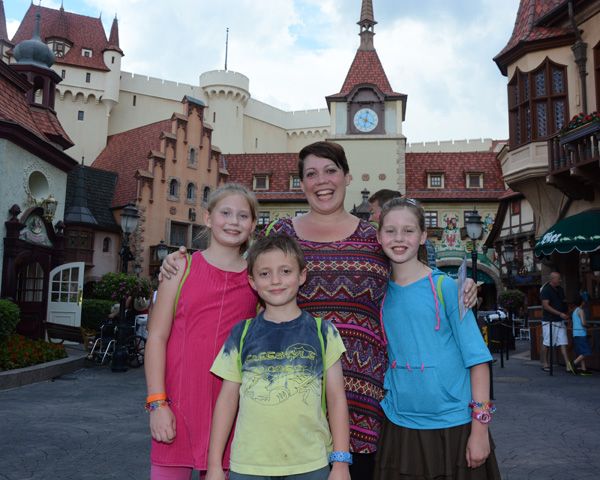  photo EPCOT_WRLDSHW3_20160921_7809333082web_zpst7wto1tl.jpg