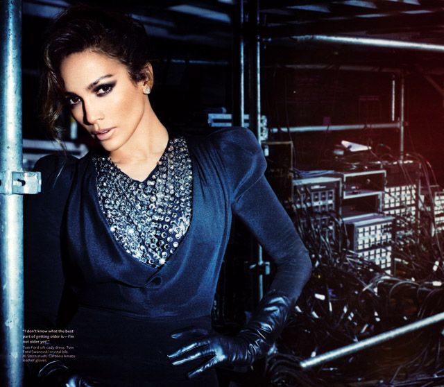 Jennifer Lopez with elegant look