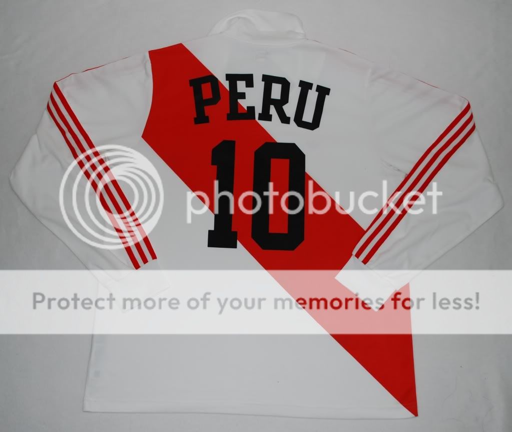PERU ADIDAS ORIGINALS FOOTBALL SHIRT (SIZE L)   MINT  